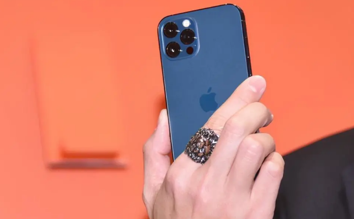 大通苹果手机维修分享iPhone12系列重启方法教程 