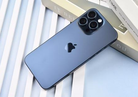 大通苹果维修点分享iPhone 15 Pro Max屏幕更换全新实操风险 